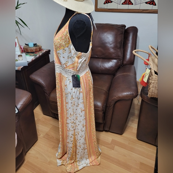 Spring Time Maxi Dress - Picture 4 of 5